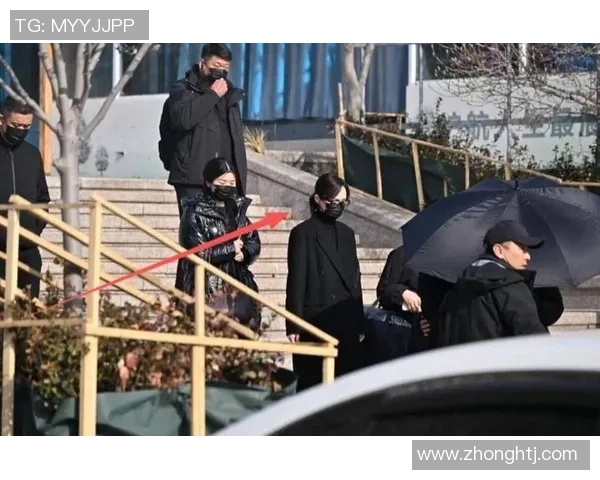 足球巨星赛场外的温情日常生活合照展现真实一面