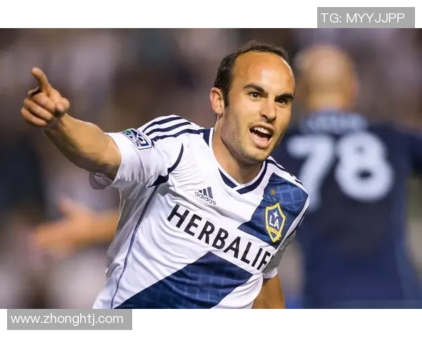 足球球星纷纷剪短发型展现硬朗气质引领赛场清爽新风潮